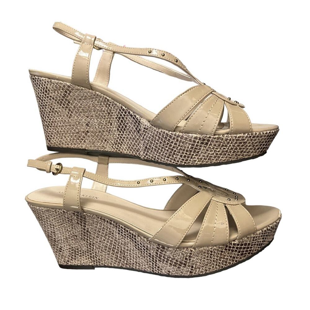 AK Anne Klein IFlex Sandal Kathmandu 10 M Beige Patent Leather Platform Wedge - Picture 3 of 11